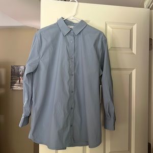 BNWT Athleta long poplin top. Perfect for leggings or bike shorts. Excellent!